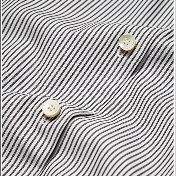 Excellent Condition Frame Pleated Clean Collar Shirt - Picture 7 of 12